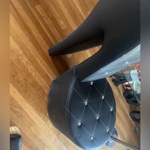 This Blk leather high heel shoe chair is very slightly been used great cond $150